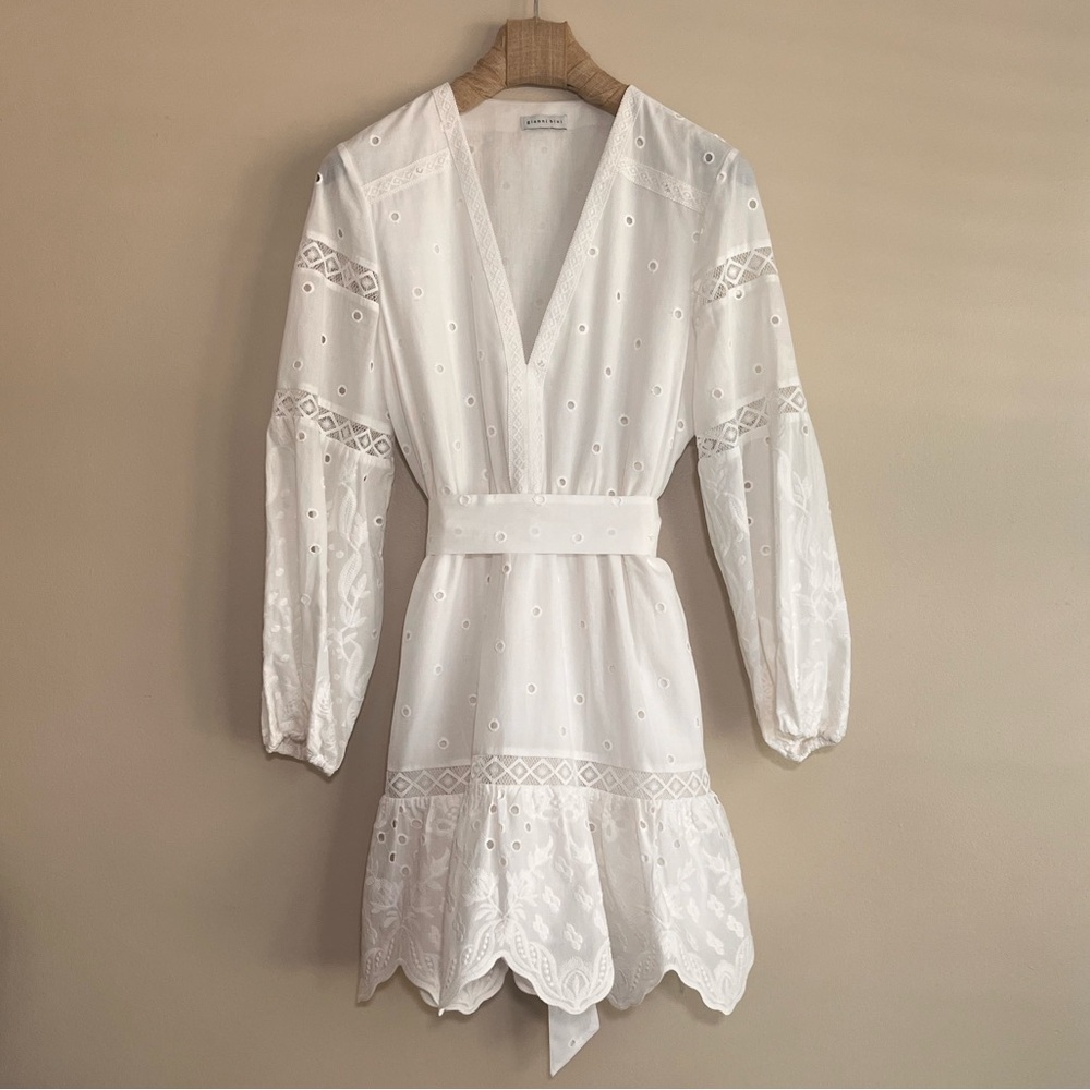 GIANNI BINI WHITE LACE & EYELET MINI DRESS w/long sleeves V neck Eyelet Belt Lrg